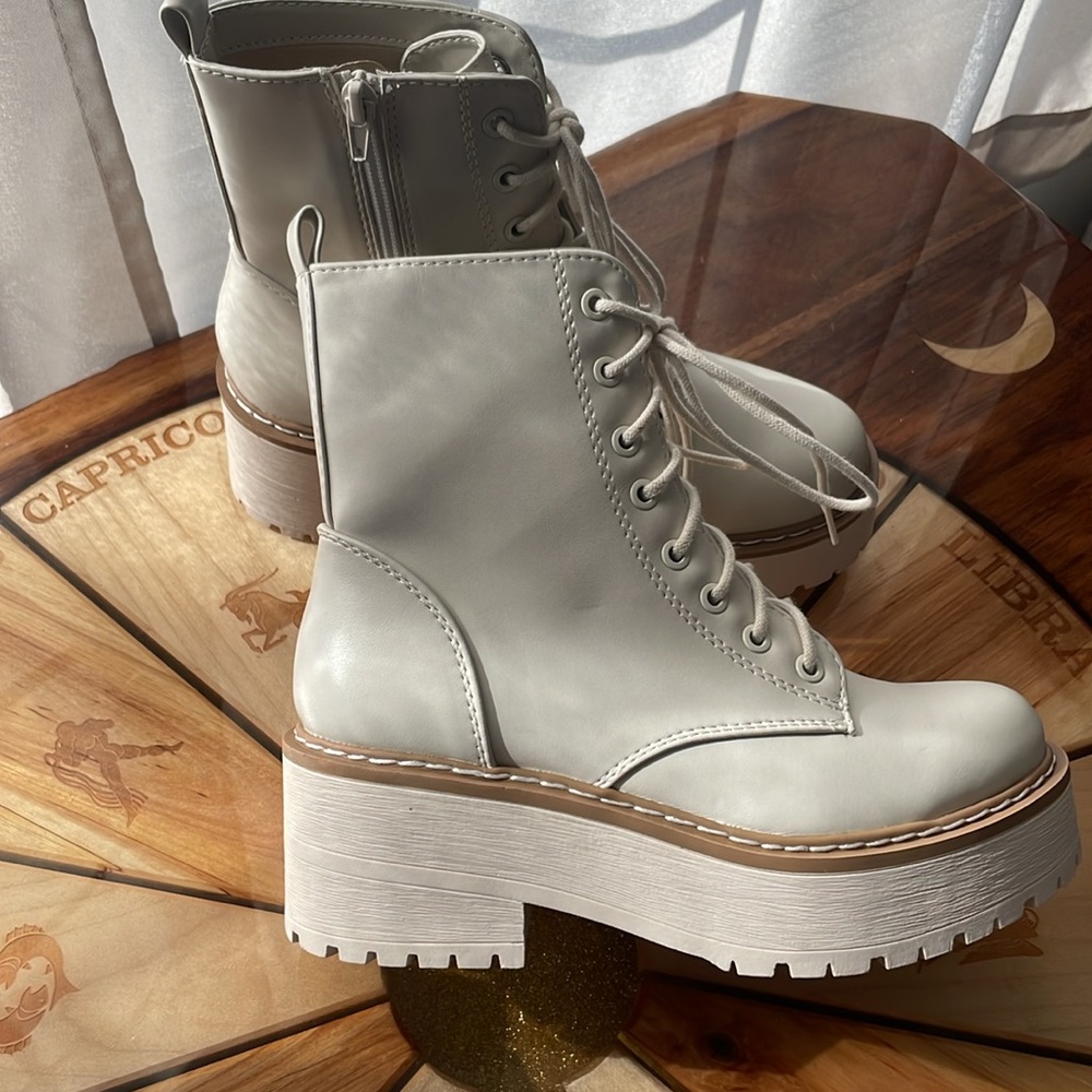 Platform Cream Boot Nwot - image 6